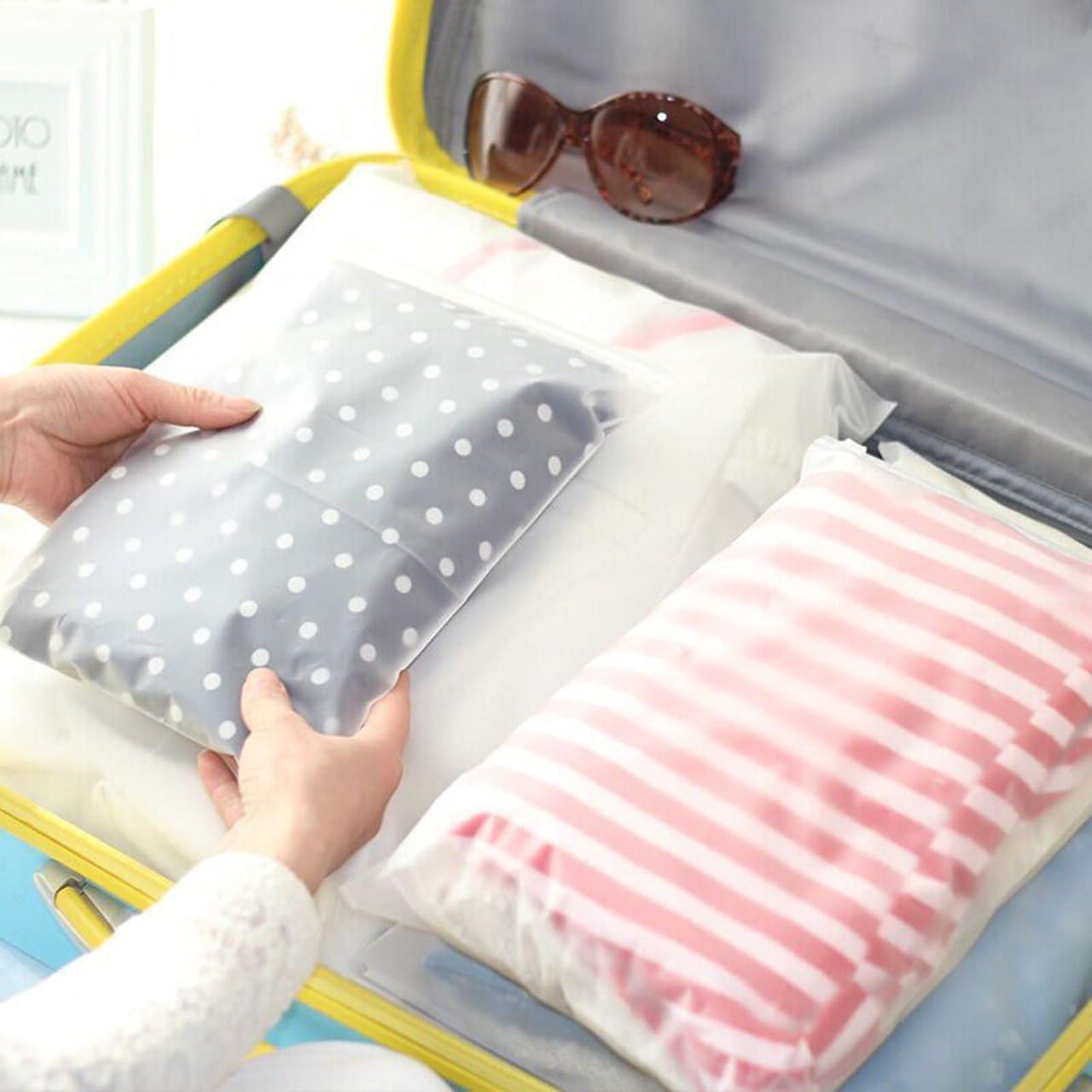 25-Piece Plastic Storage Bags, Frosted Resealable Bags, 5 Sizes, Waterproof Zipper Clothing Bags, Family, School, and Travel Use